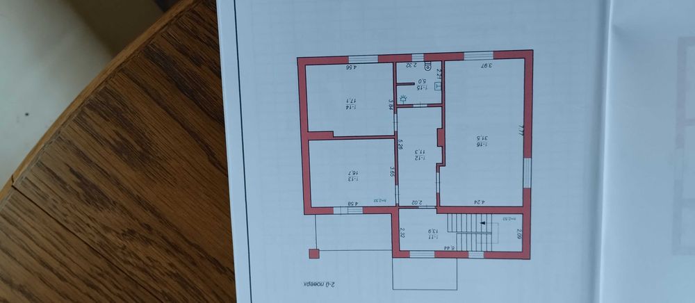 Будинок з приміщенням та обладнанням для шиномонтажу