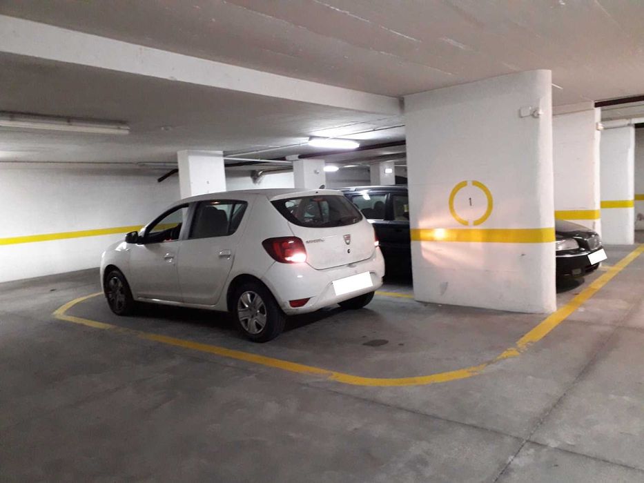 Garagem Miraflores c/2 acessos: R Dr Alfredo da Costa e Av das Túlipas