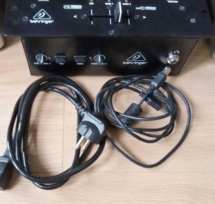 Dj! Mesa de mistura Behringer NOX 404 e decks Numark NDX 400