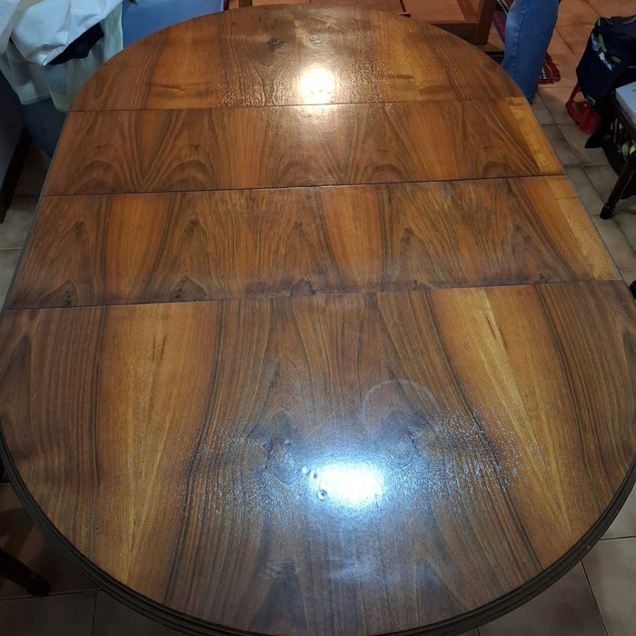 Living Room Table in Excellent Condition Plus 4 Chairs64739571808003122