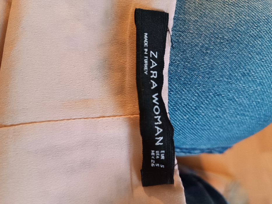 Sukienka koronkowa Zara