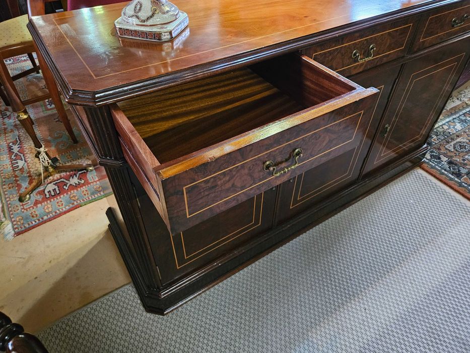 Aparador em madeira - Muito bom estado geral