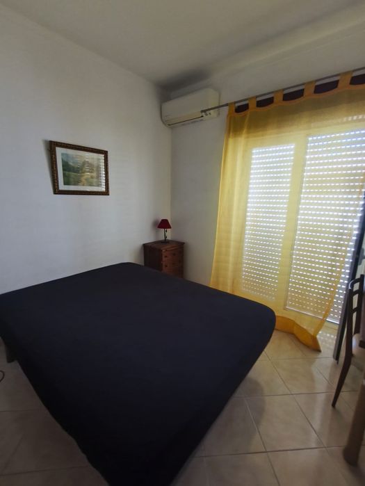 Cama (Estrado com pés) e colchão
