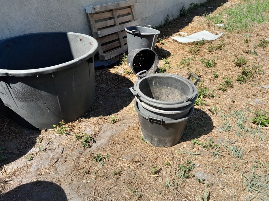 Baldes ou vasos plástico