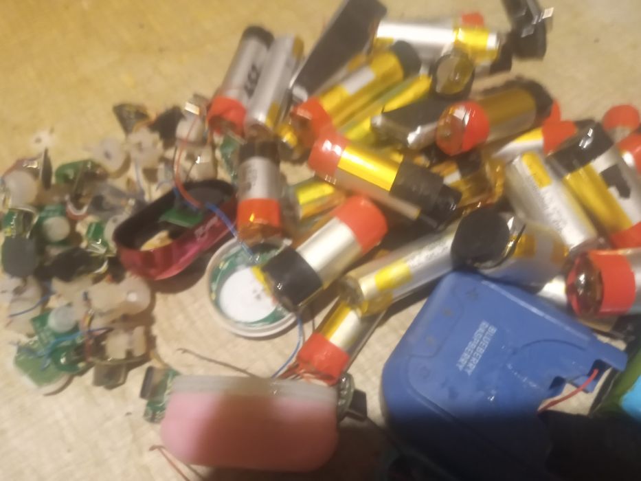 Аккумуляторы с зарядкой  30 шт.