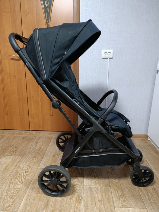 Прогулянкова коляска