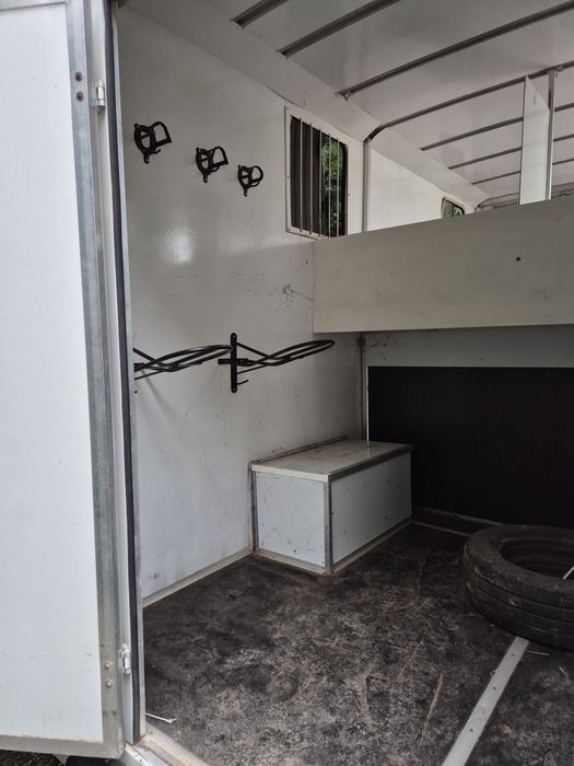 Carrinha transporte de cavalos