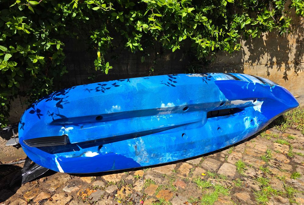 Kayak de pedais com motor Torqeedo