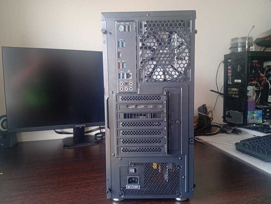 Gigabyte GamingX i5 9600K + GTX1660SUPER + 32GB RAM + SSD + HDD