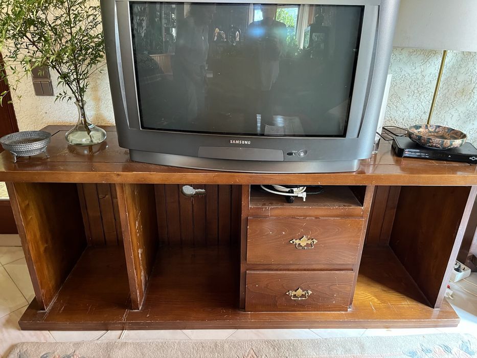 Movel TV e HiFi em madeira