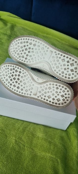 L'estrosa rozmiar 37