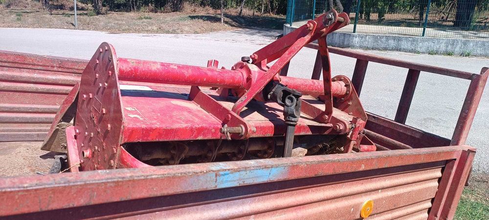 Trator Solis 26 com alfais