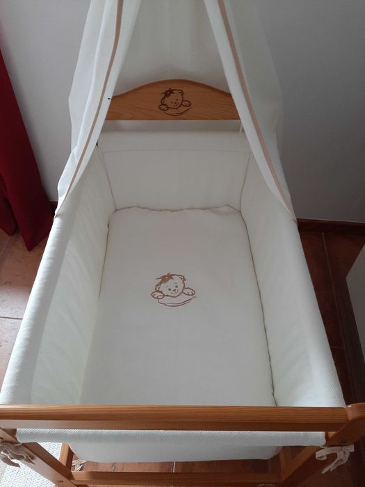 Caminha suspensa para bebé