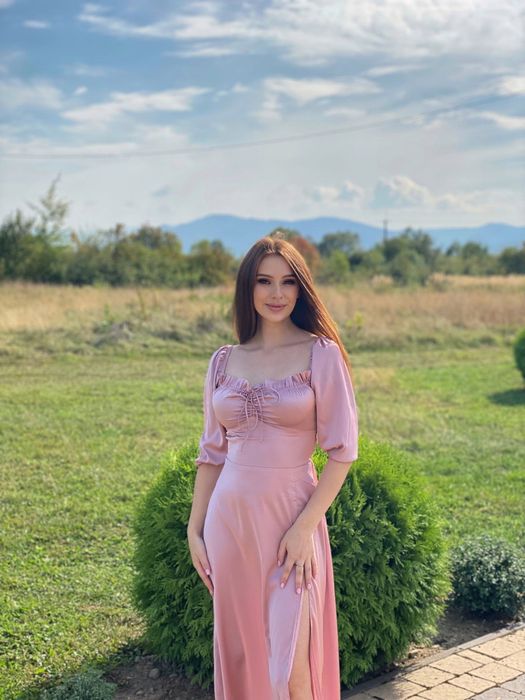 Неймовірне плаття.