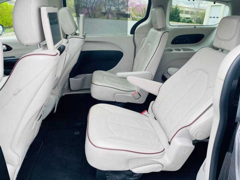Chrysler Pacifica Limited 2017