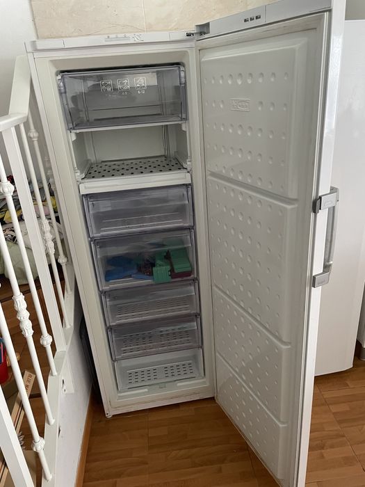 Congelador branco Beko