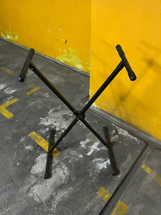 Tripé de instrumento musical