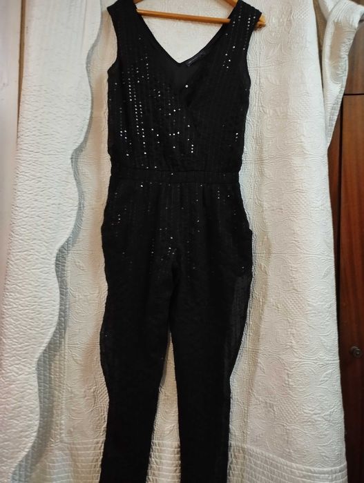 Комбінезон, прикрашений паєтками