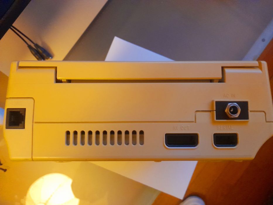 Dreamcast japonesa (60Hz) c/ fonte RetroPSU externa (europeia)