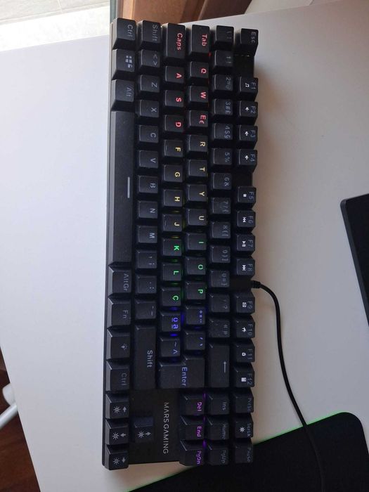 Teclado MARS GAMING MK80 com red switch do tipo linear