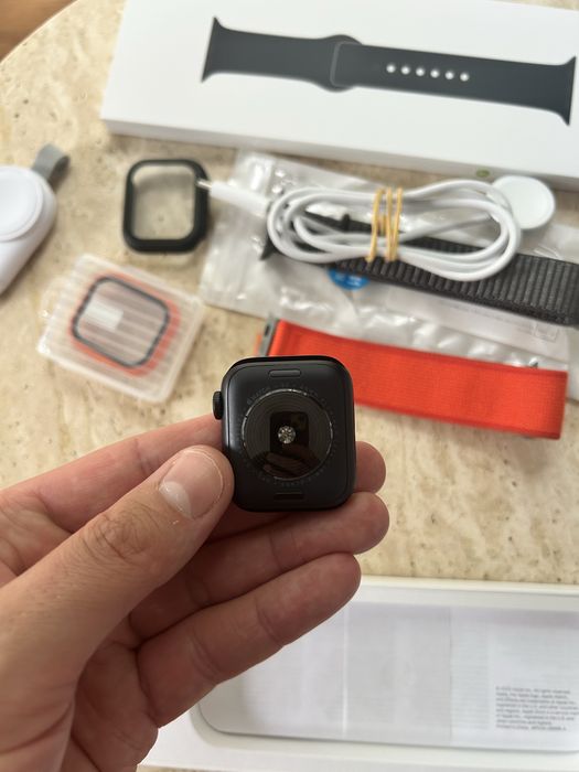 Apple Watch SE 3 40 mm GPS M/L. Kolor: midnight. Polska dystrybucja. Jak nowy!