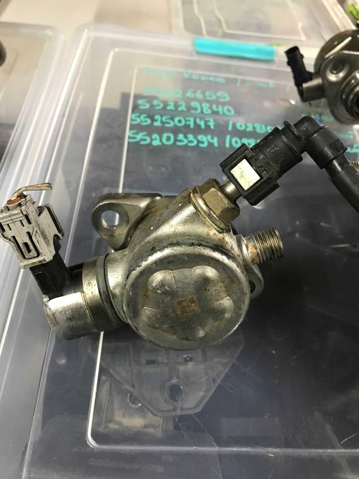 ТНВД паливний насос Renault Kangoo Captur Clio Megane 1.2 TCE БЕНЗИН.