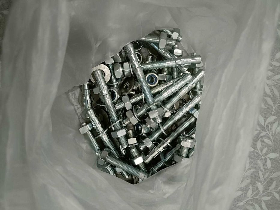 Buchas químicas + porcas antirretorno e anilhas 30 peças