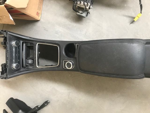 Apoio De braço mercedes CLA