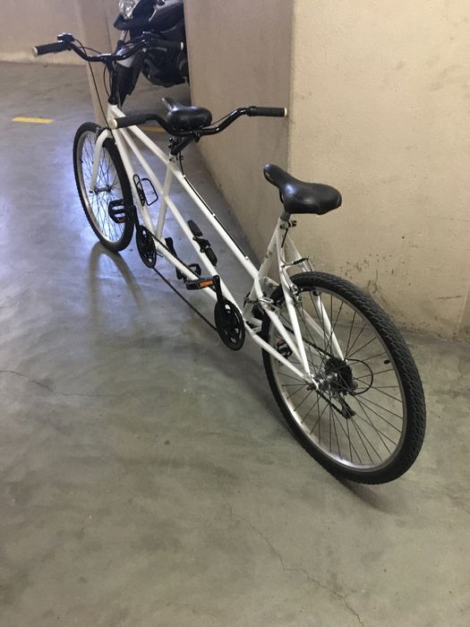 Bicicleta de dois lugares restaurada e em muito bom estado pouco andou