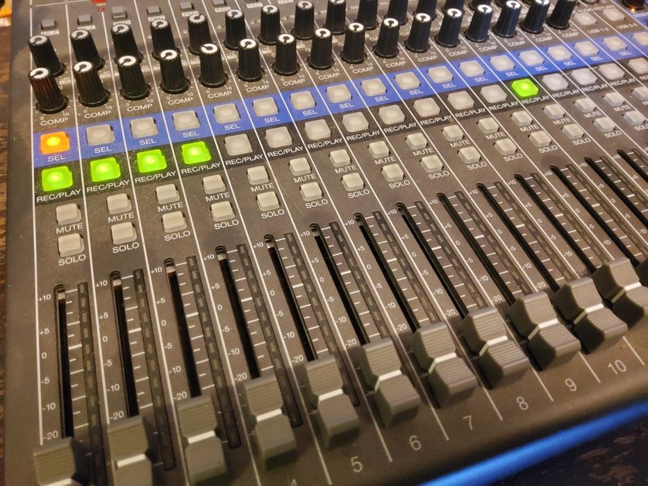 Zoom LiveTrak L-20