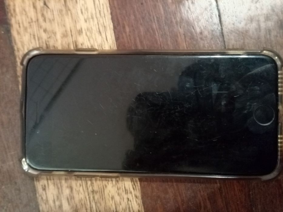 Продам айфон 8 .