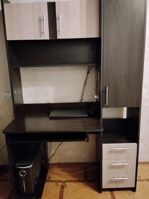 Продам комп'ютерний стіл