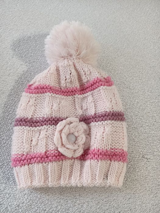Różowa czapka z pomponem