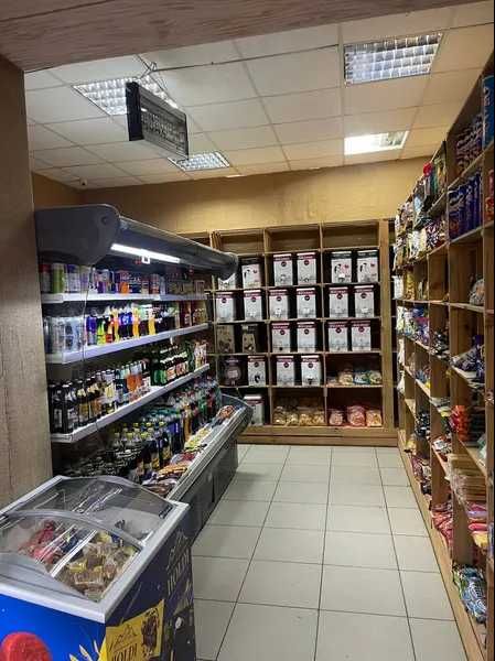 Фасадні торгові приміщення загальною площею 202.4 кв.м.