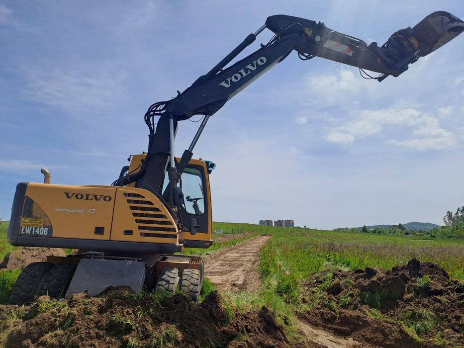 Koparka obrotowa kołowka wyburzenia pracę ziemne wynajem