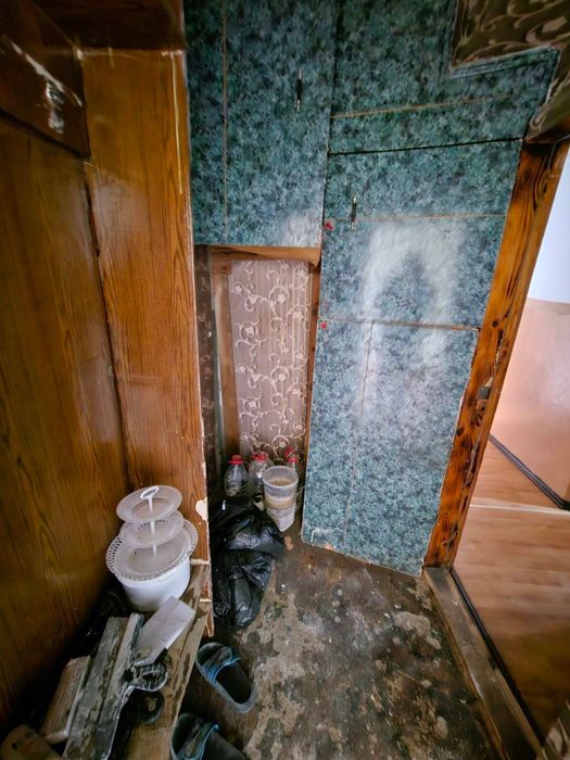 Продается двухкомнатная в общежитии