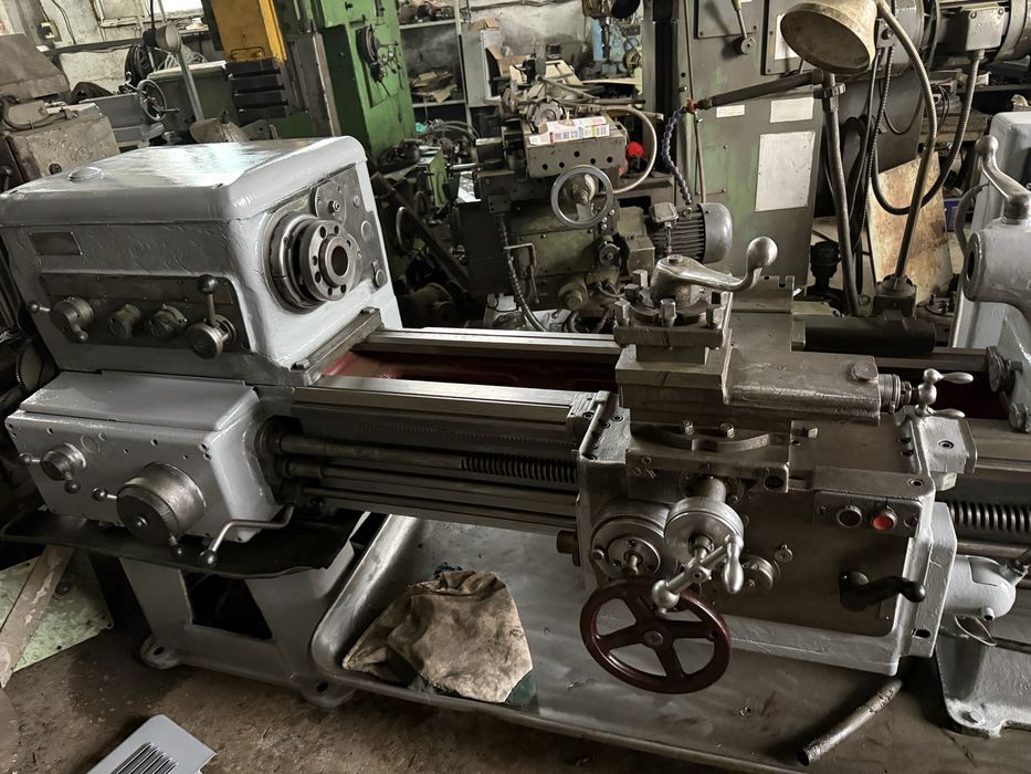 Токарный 1к625. Возле патрона 250 мм 1 сотка