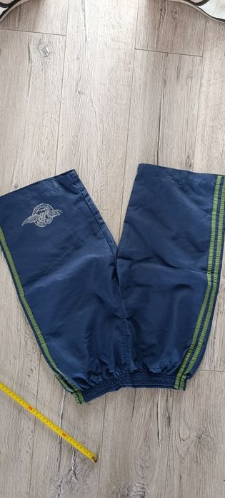 Granatowe spodenki rozm 146