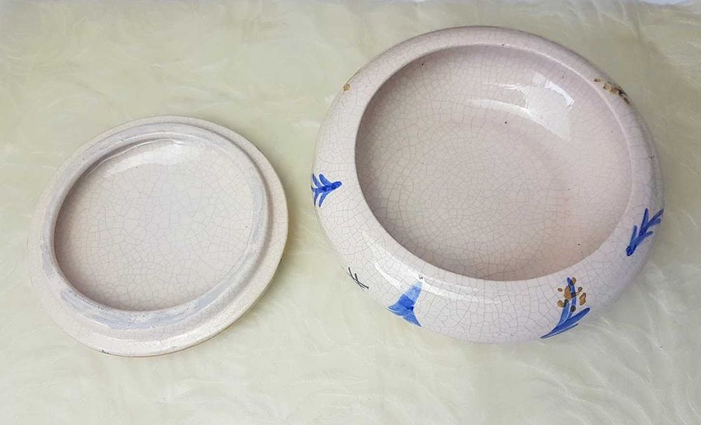 Taça com tampa circular porcelana decoração