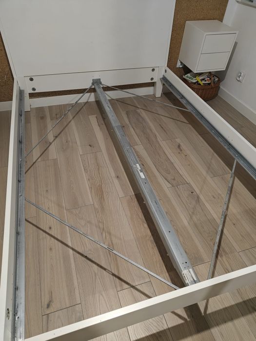Łóżko że stelażem 140x200 białe ikea