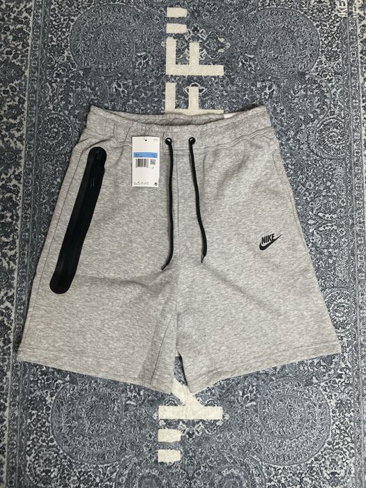 Сірі та Чорні Шорти Tech Fleece  / S, M / Теч Флис Shorts