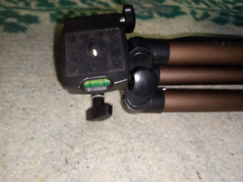 Tripé para câmeras de Filmar e de fotografias c/ medidor de regularida