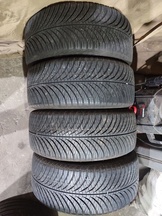 Резина всесезонна 215.45.16 goodyear