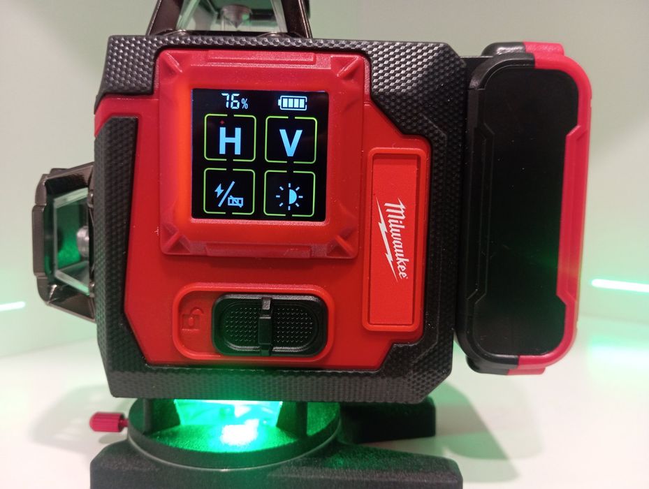 Штатив 1м. Лазерний рівень Milwaukee 4D. 2 АКБ. Кейс. Лазерный уровень