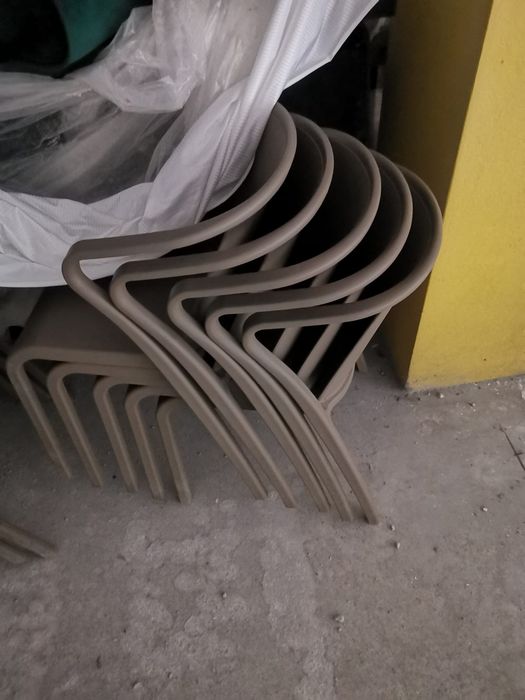 Mesas e cadeiras