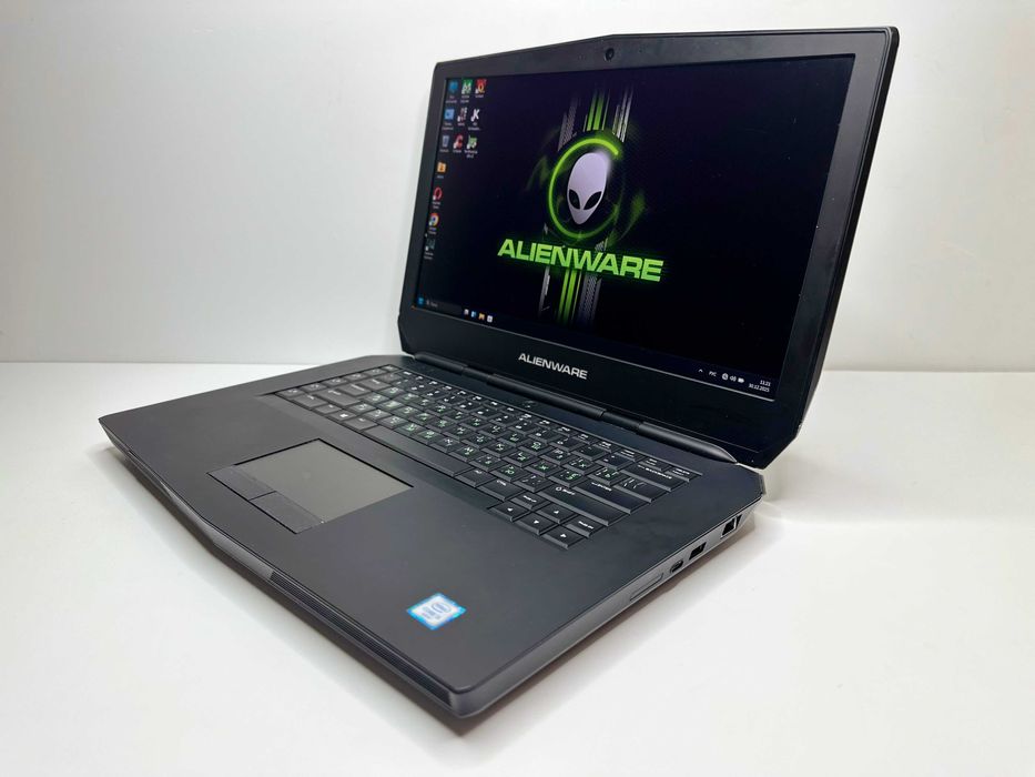 Dell Alienware 15 R2, i7-6700HQ, 16Gb, 256Gb + 1Tb, GTX 970M, FHD IPS