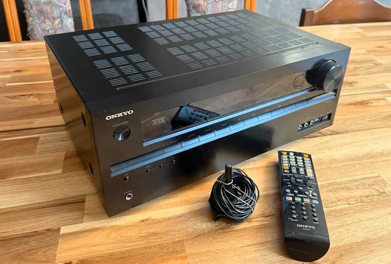 amplituner onkyo (pilot)