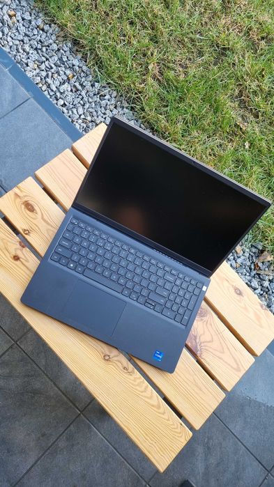 Dell Vostro 3510 i5 / 8GB/ 512GB