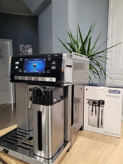 Кавоварка кофемашина премиум Delonghi ESAM 6850 M домой