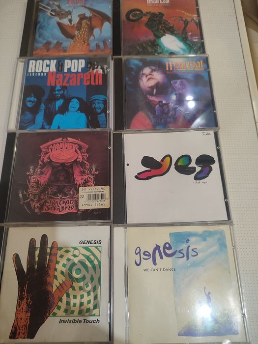 CD диски разных исполнителей.